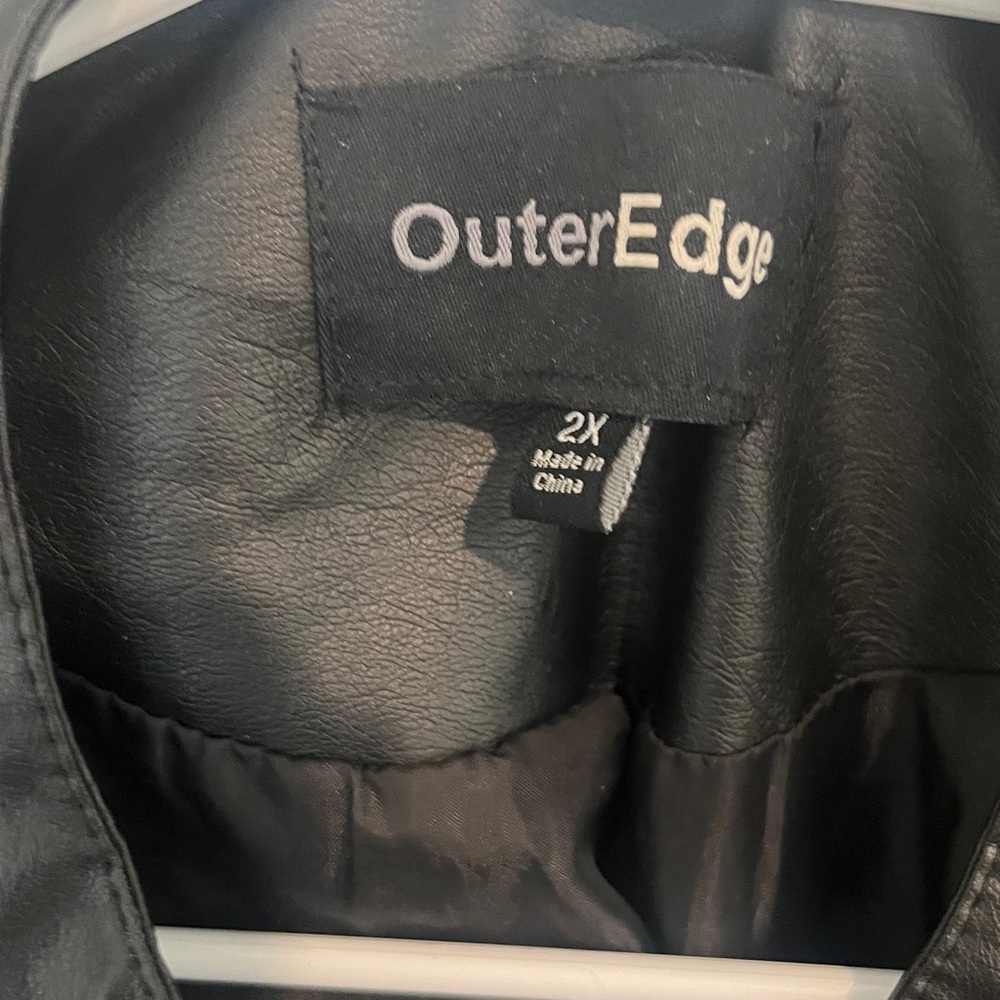 Cutter & Buck Black Quilted Jacket - Picture 2 of 9